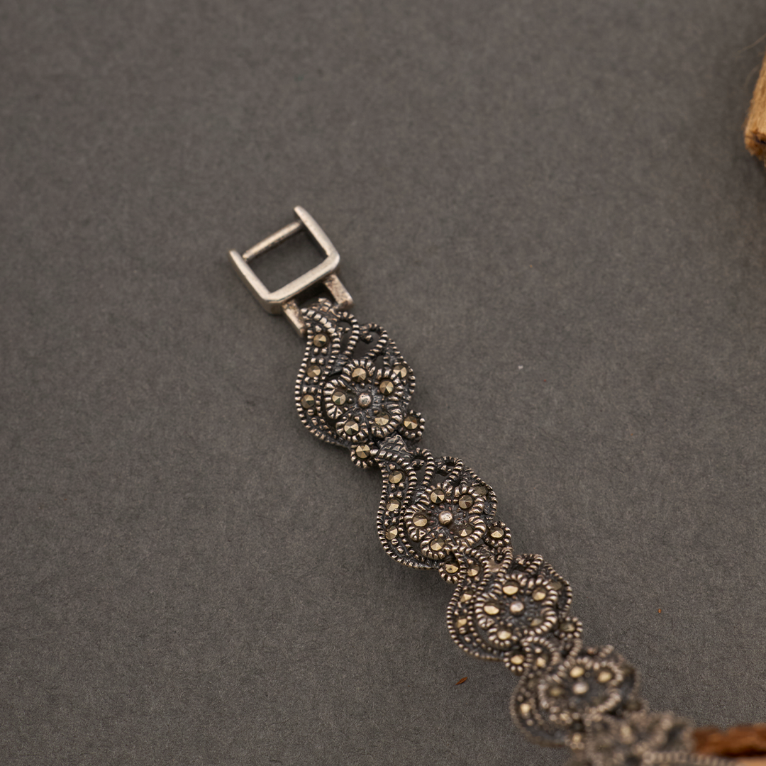 VINTAGE ROYALE SILVER WATCH