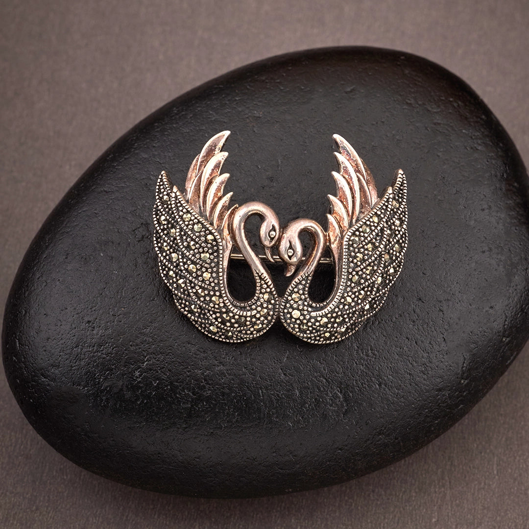ANTIQUE SWAN MOTIF BROOCH
