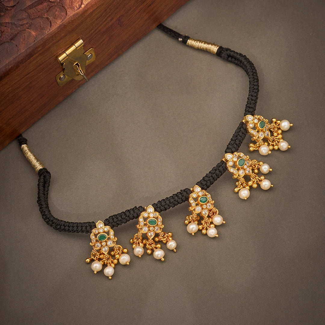 TRADITIONAL EMERALD BLACK THREAD NECKLACE