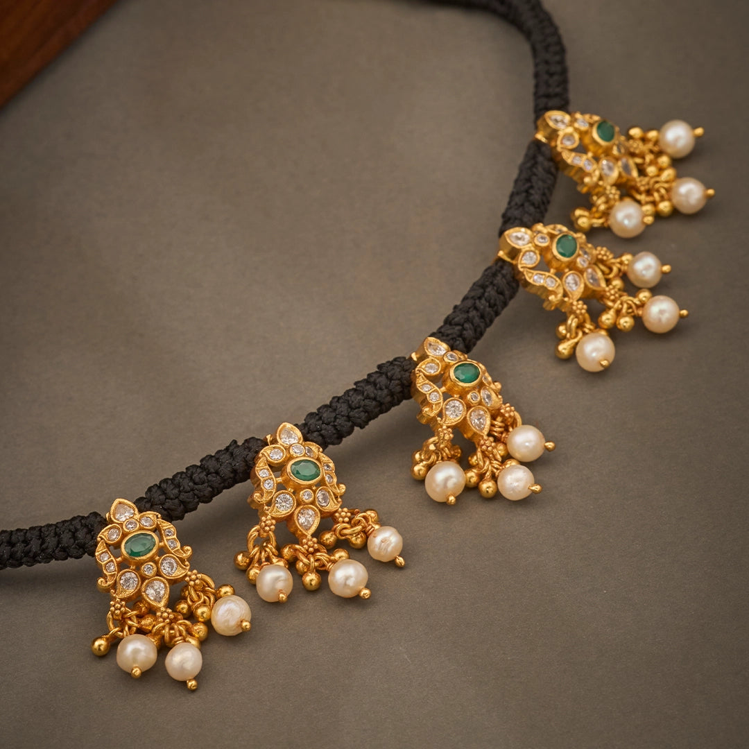 TRADITIONAL EMERALD BLACK THREAD NECKLACE