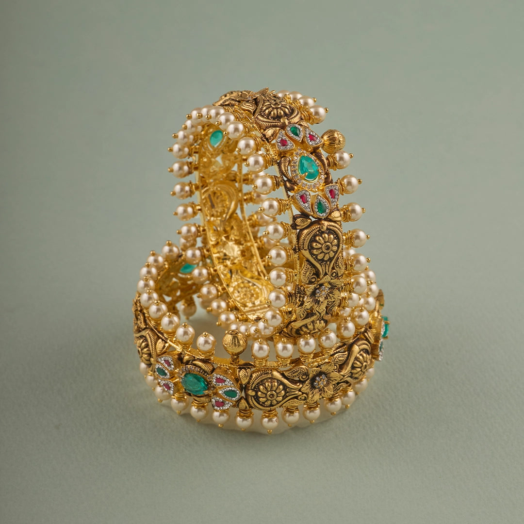 TRADITIONAL GOLD PEARL BORDER BANGLE