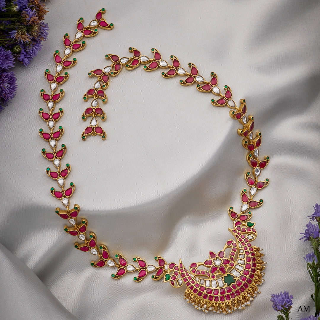 TRADITIONAL CHANDRA PENDANT NECKLACE