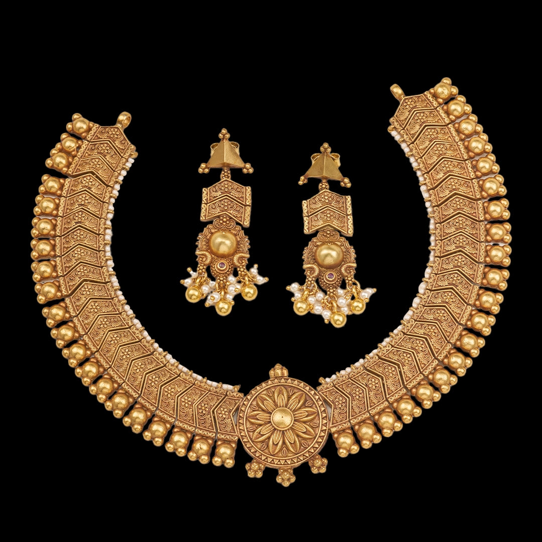 TRADITIONAL ANTIQUE WORK NECKLACE SET