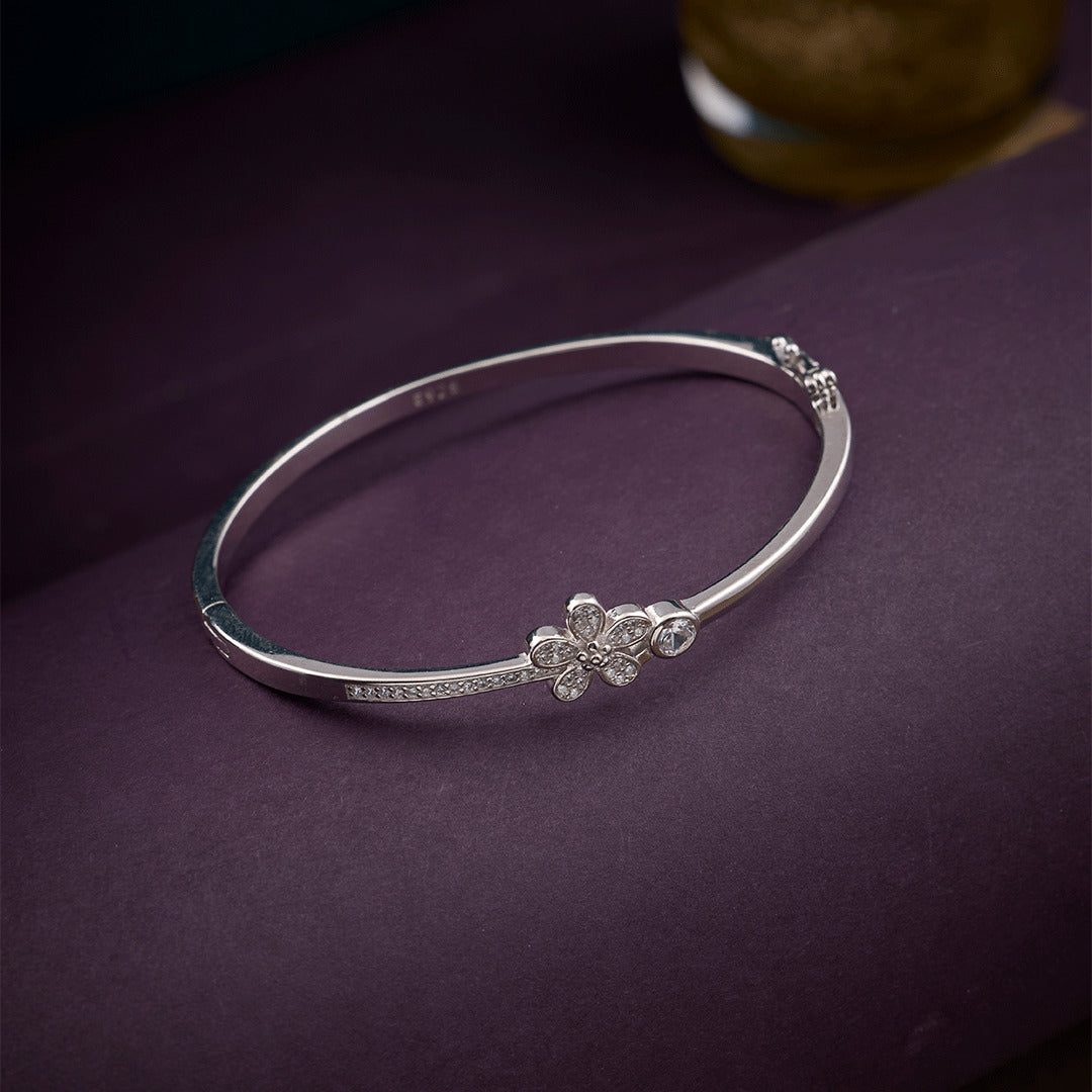 DAISY SHINE KADA