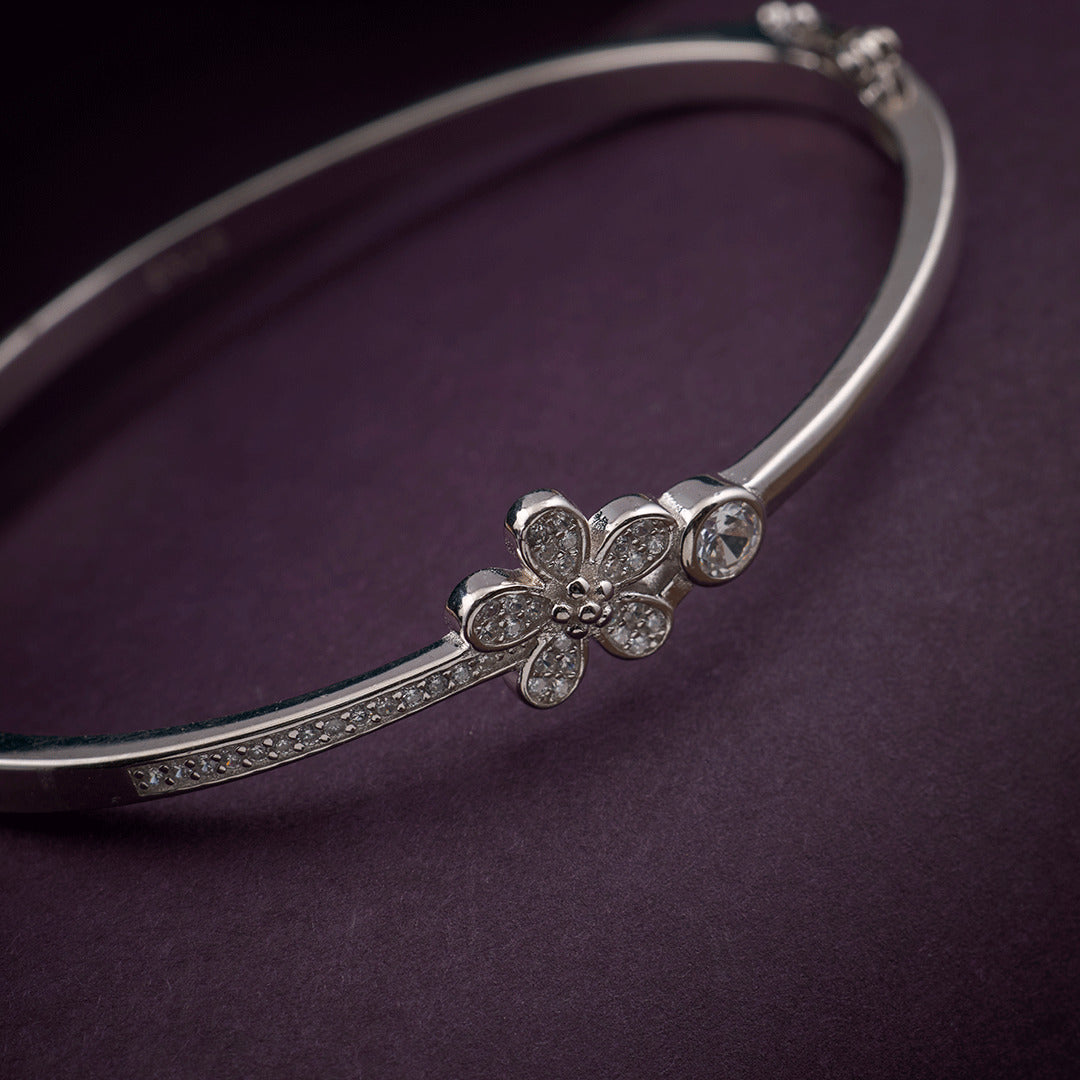 DAISY SHINE KADA