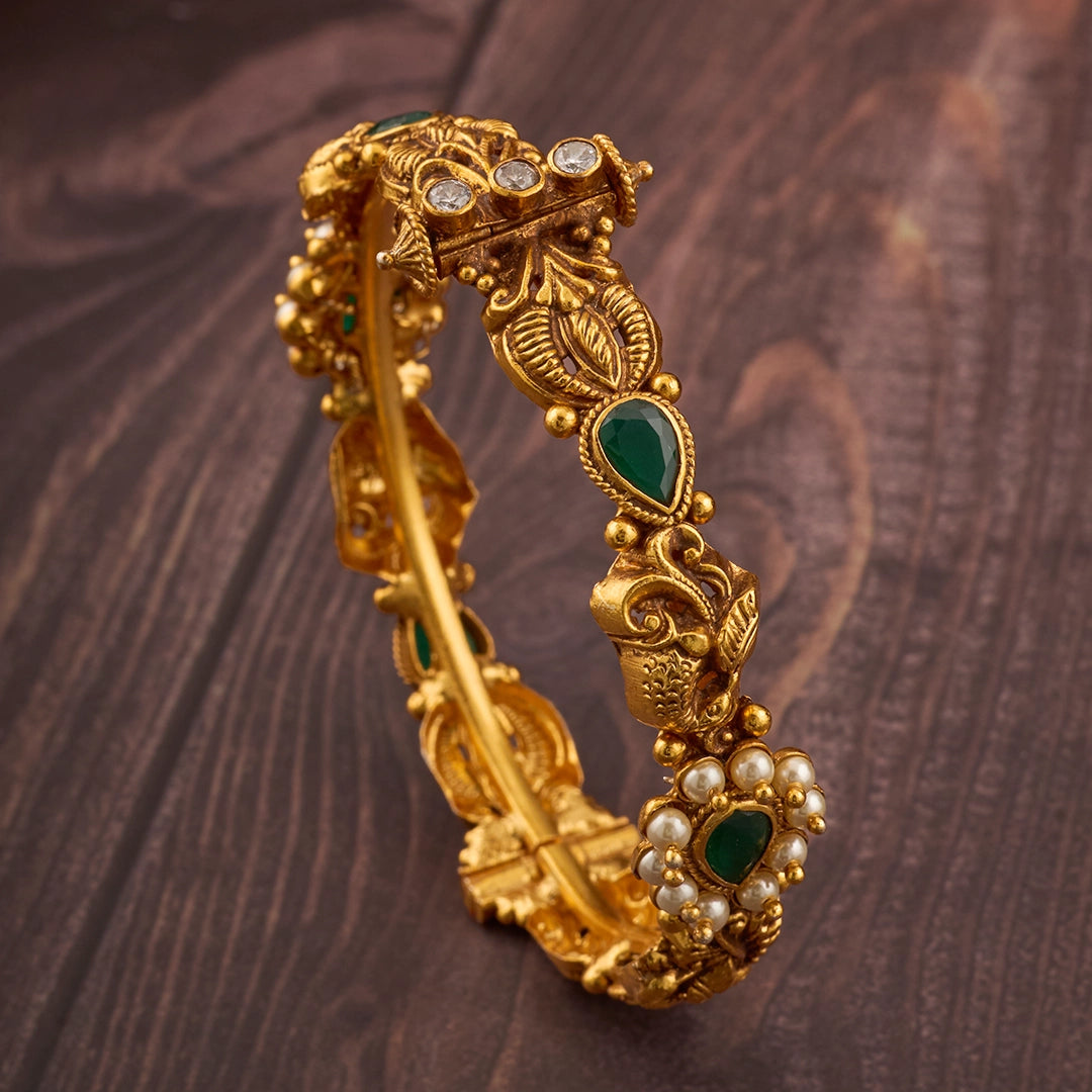 MAHARANI EMERALD PEARL BANGLE