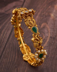 MAHARANI EMERALD PEARL BANGLE