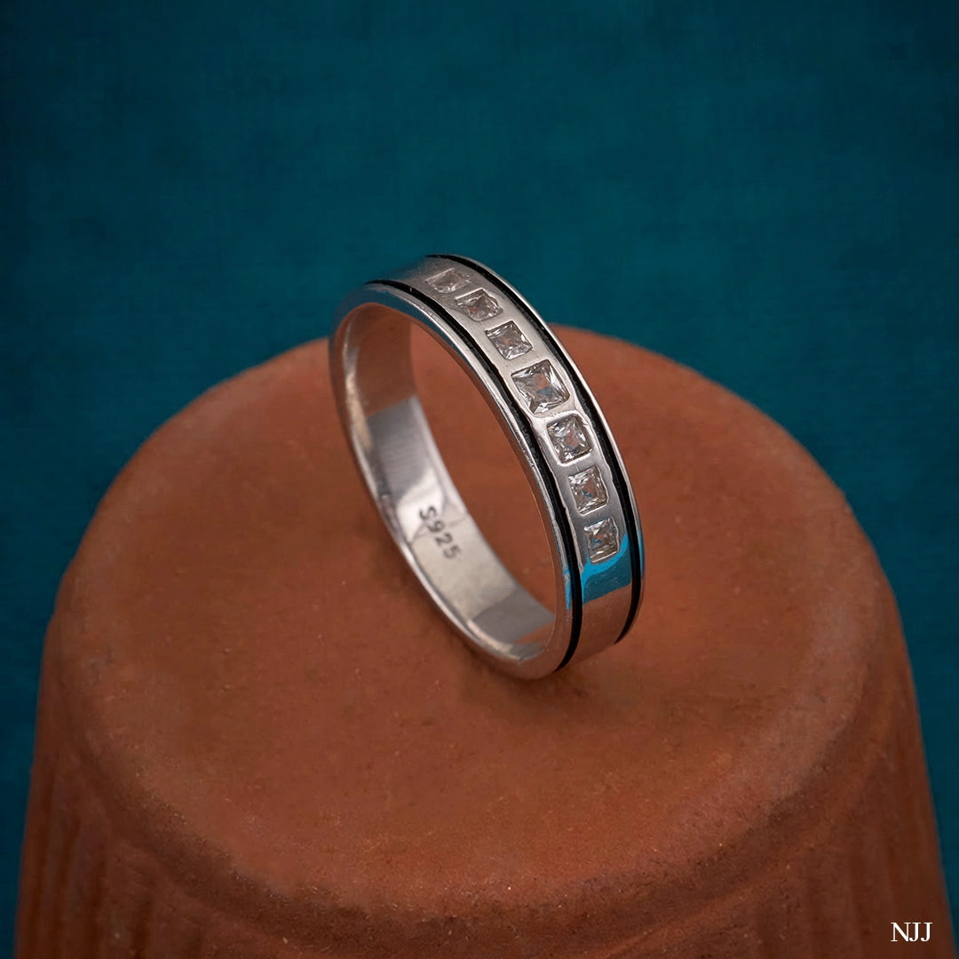 REGAL LINE RING