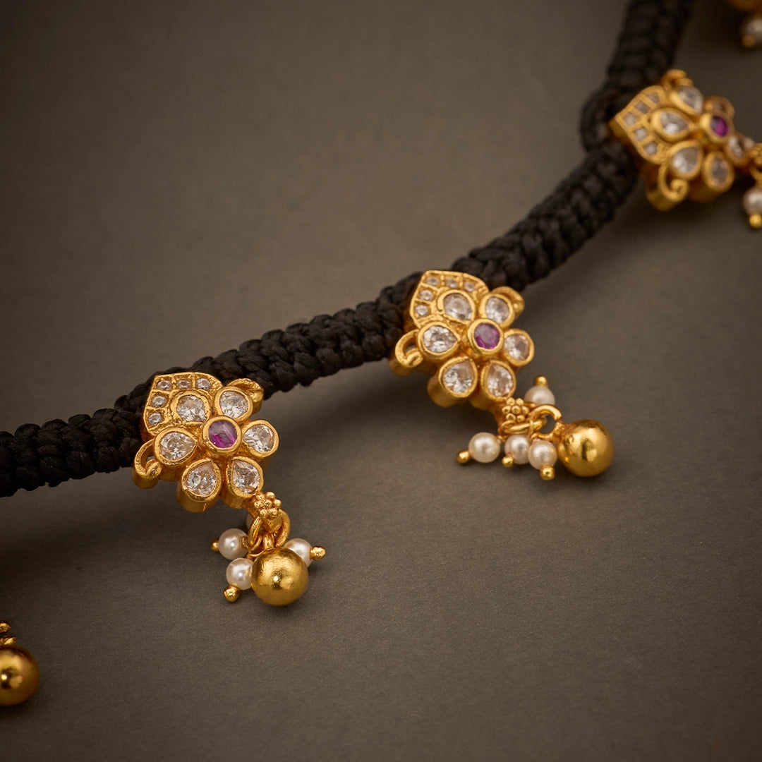 ANTIQUE BLOOMS BLACK THREAD NECKLACE