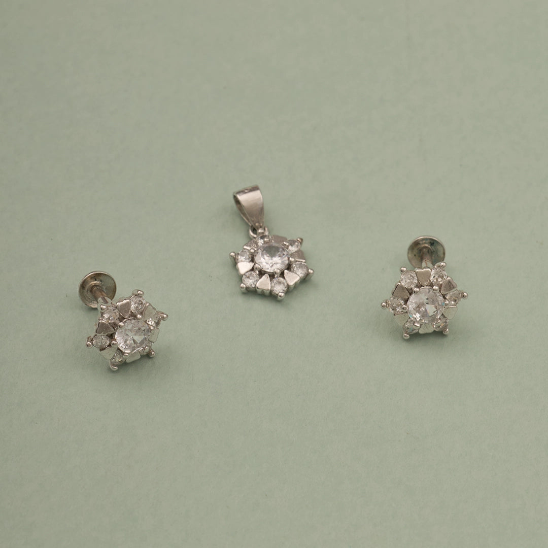 CLASSIC WHITE STONE PENDANT SET