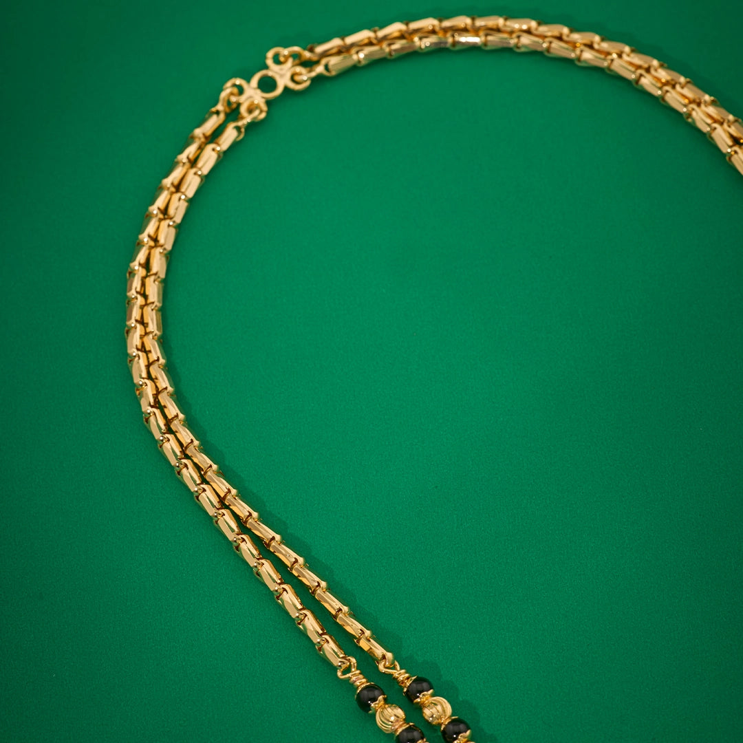 CLASSIC BLACK BEAD GOLD CHAIN