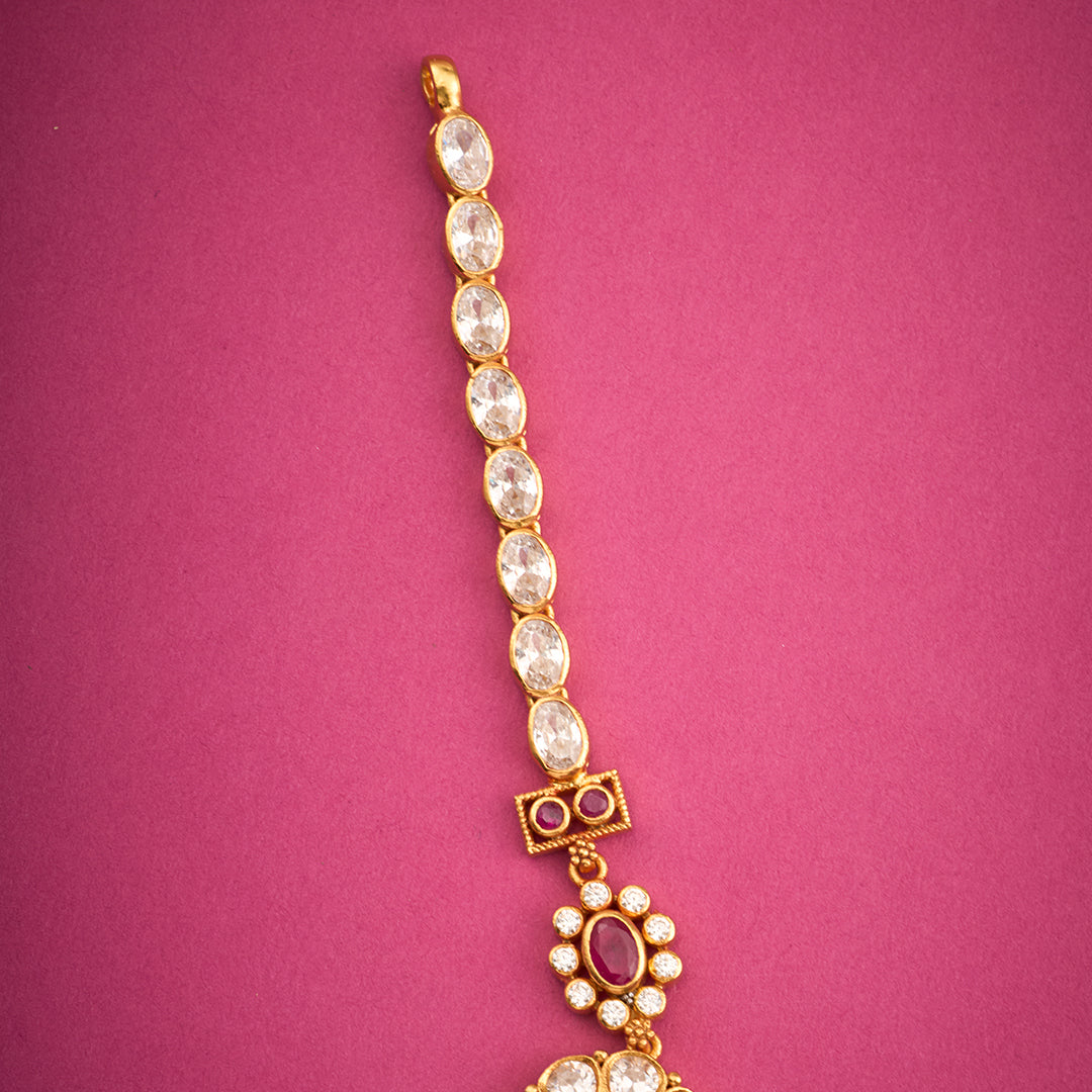 WHITE STONE FLORAL NECKLACE