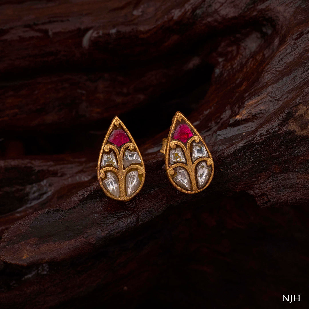FASHIONABLE TRENDY STUDS