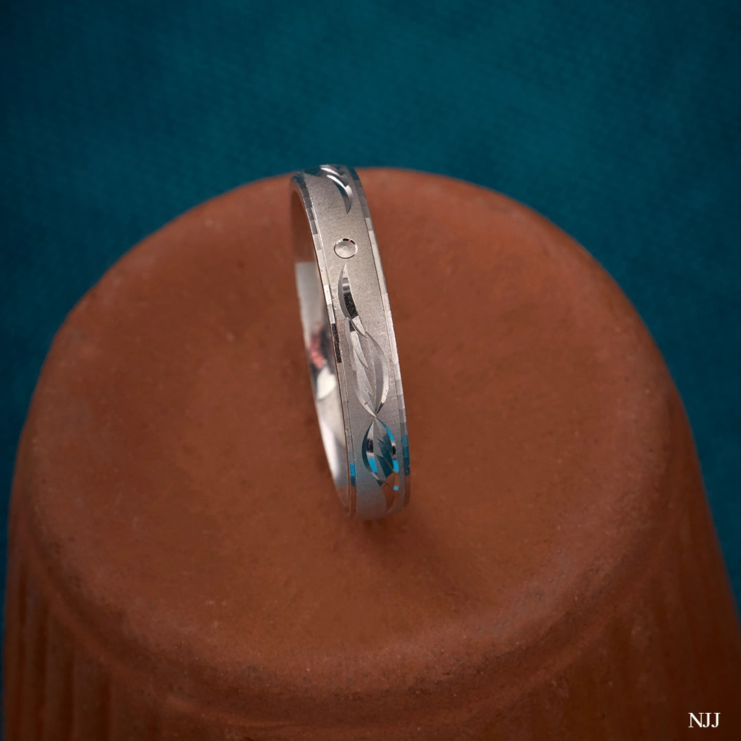 LEAF ENGRAVED RING