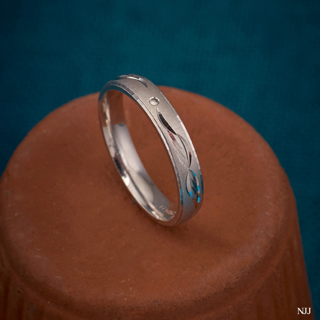 LEAF ENGRAVED RING