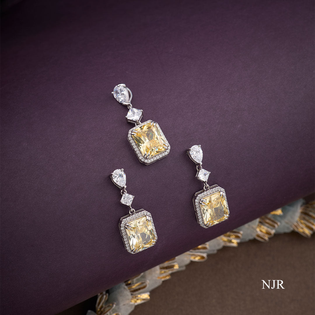 SUNLIT CRYSTAL PENDANT SET
