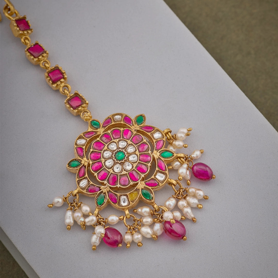ROYAL KUNDAN MAANG TIKKA