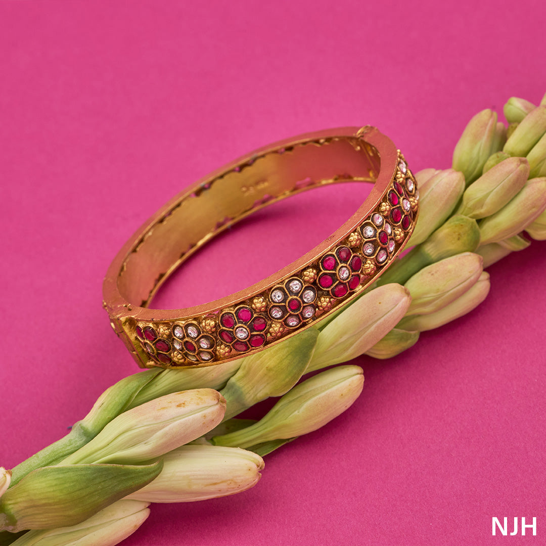 FESTIVE KUNDAN BANGLES
