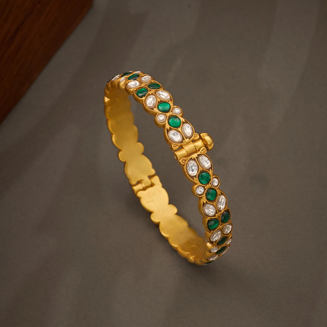 EMERALD WHITE STONE FLORAL BANGLE