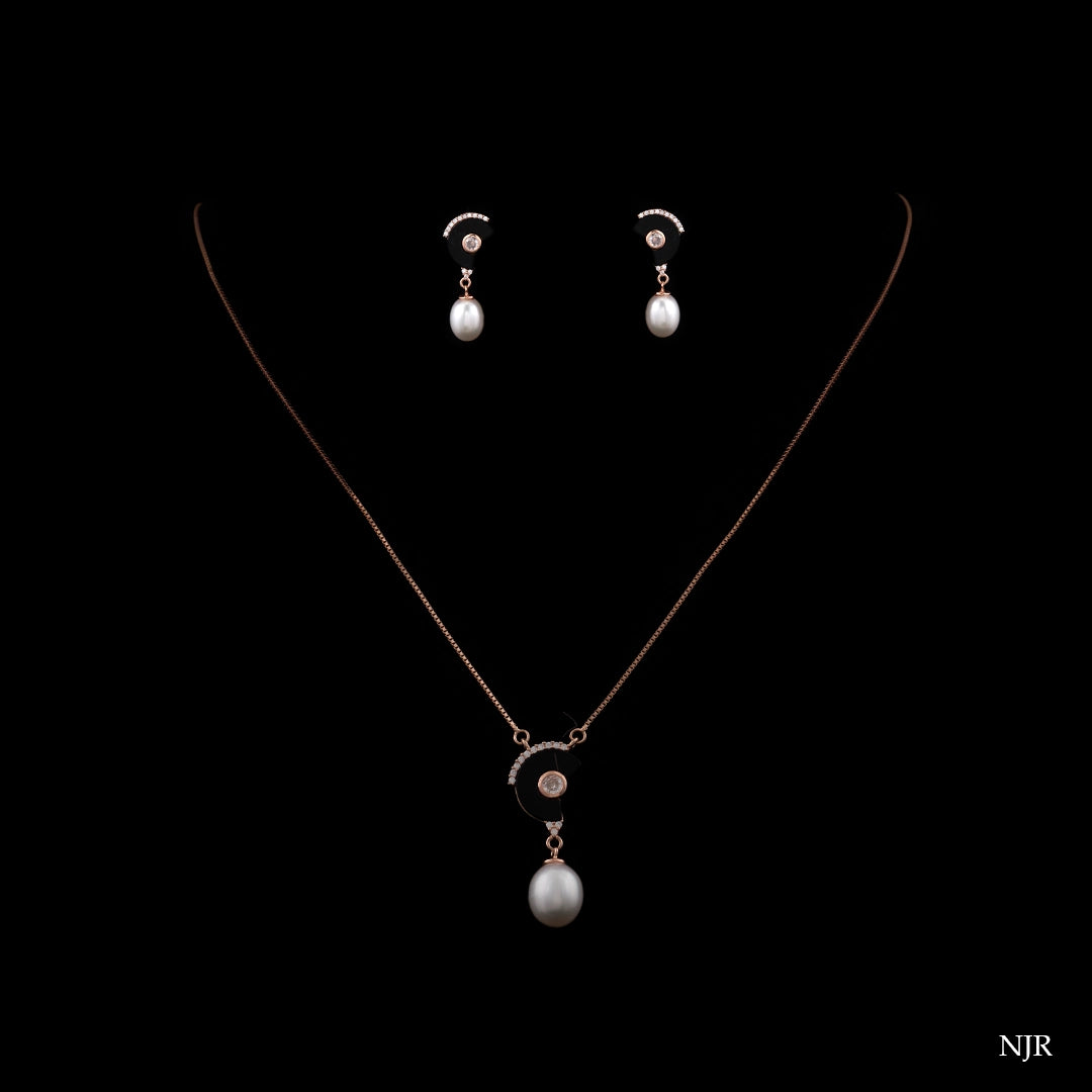 MOONLIT PEARL DROP SET