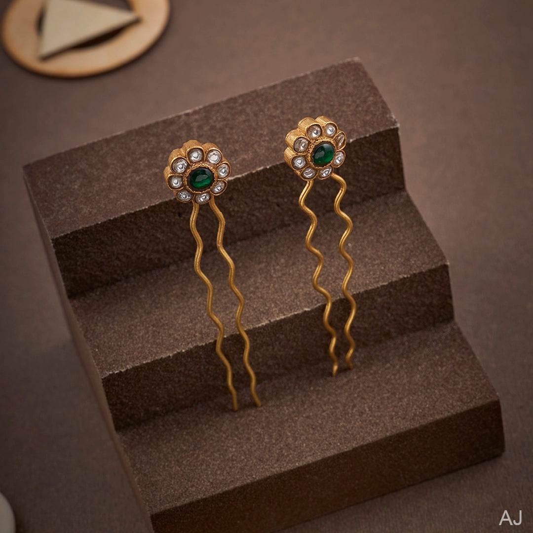 EMERALD CIRCLE FLOWER PIN