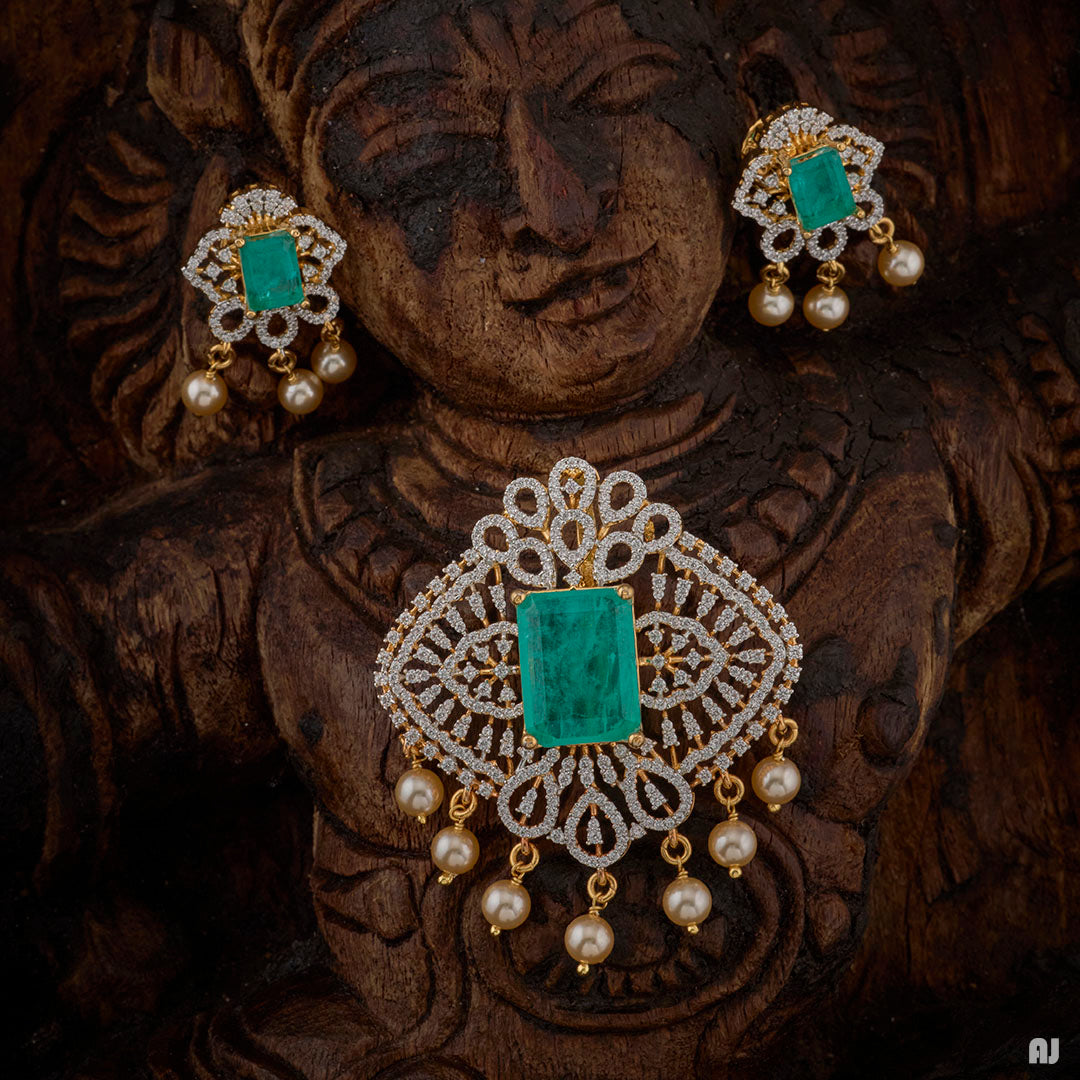 EMERALD HALO PENDANT SET