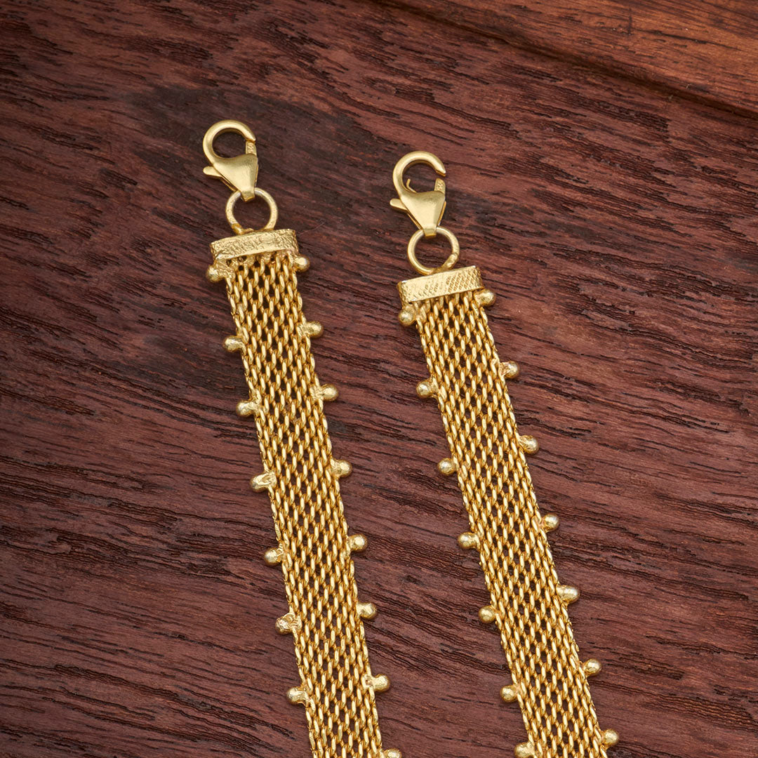 GOLDEN DRAPE BACK CHAIN